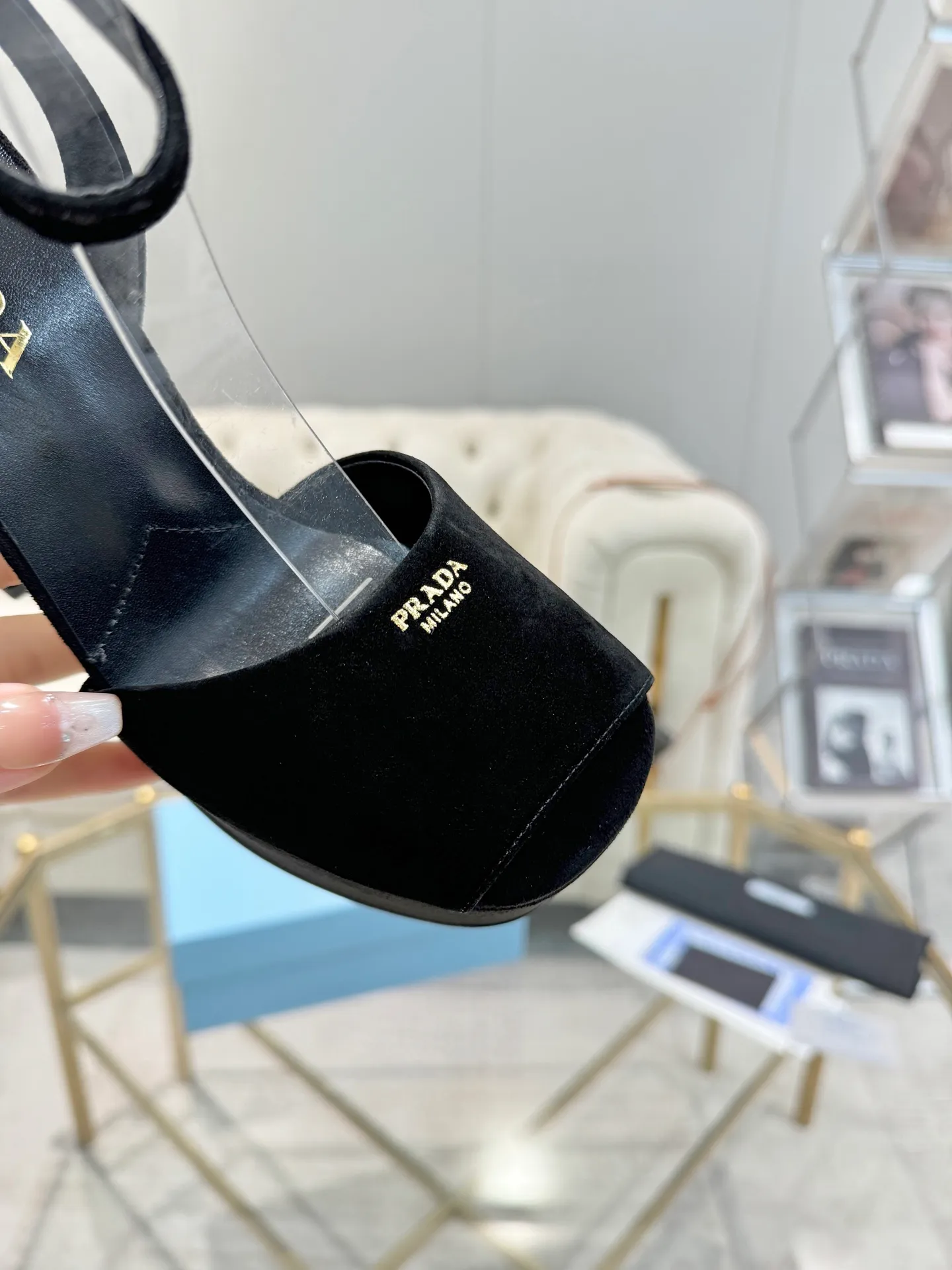👟👟Ex-factory price 600👟👟 (imitation leather bottom-20) New arrival 👉Ready stock👈Remove the original board and make a 1:1 replica‼ ️The highest version ✅ Prada's early spring catwalk hot style 😘The latest spring style thick square toe water platform series (genuine leather outsole), (simulated leather sole) goddess must-have for super beautiful feet 👉The upper is made of imported original calfskin, soft and textured, lining + foot pads, imported sheepskin lining, breathable and comfortable, private model water platform, heel, water platform 3.5M, heel height 12M Code number 35M-39M (34 40 41 42 43 is custom-made and cannot be returned or exchanged)